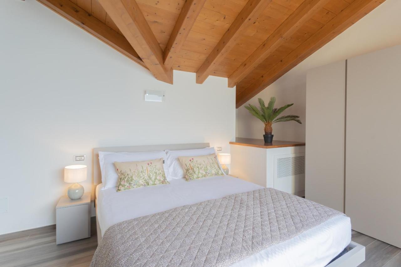Dream Lake Apartments Lake View - Private Beach By Rent All Como Lezzeno Exterior photo