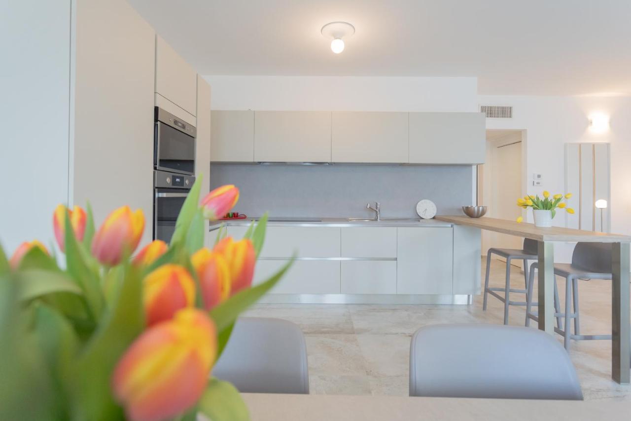 Dream Lake Apartments Lake View - Private Beach By Rent All Como Lezzeno Exterior photo