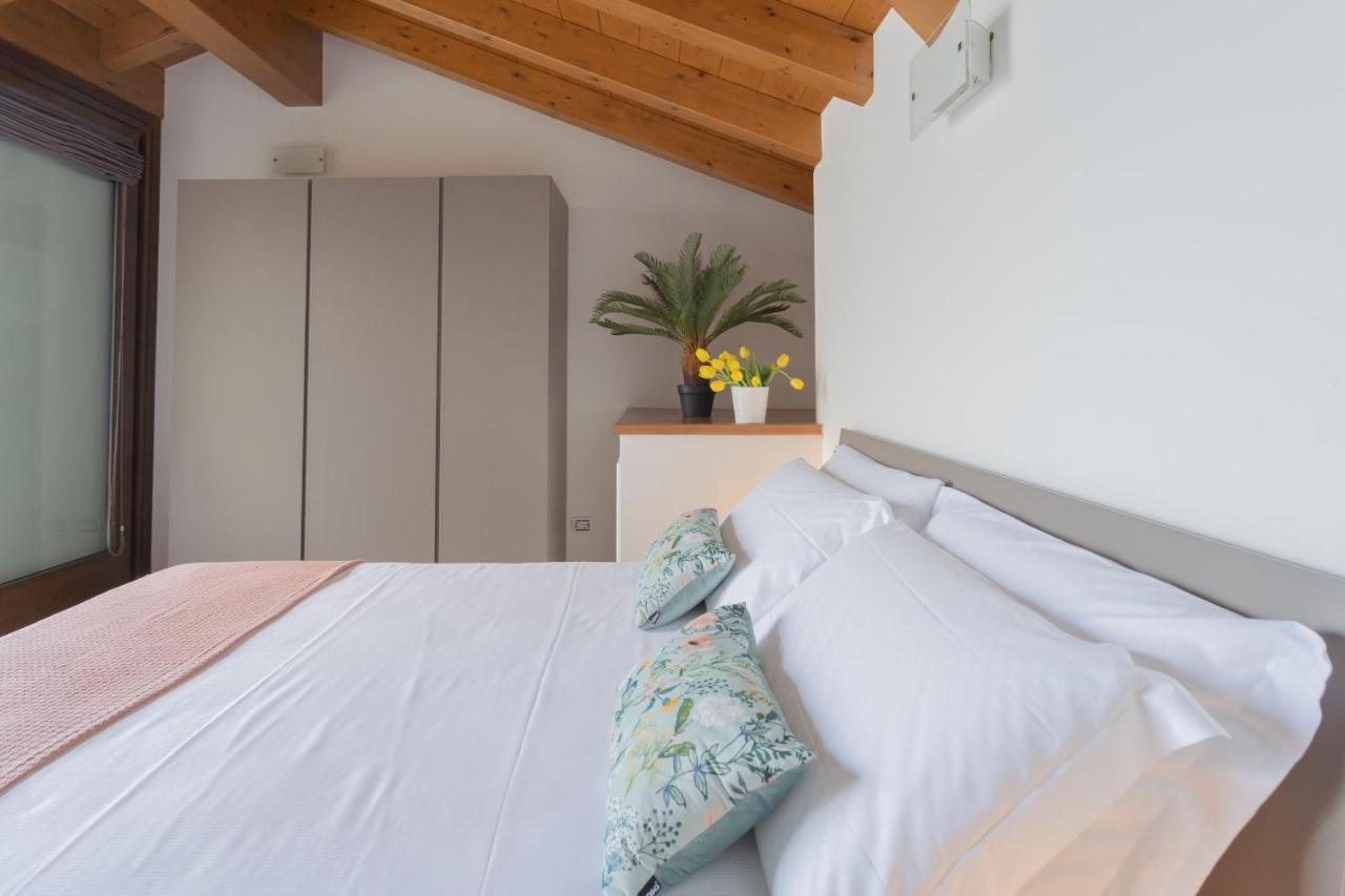 Dream Lake Apartments Lake View - Private Beach By Rent All Como Lezzeno Exterior photo